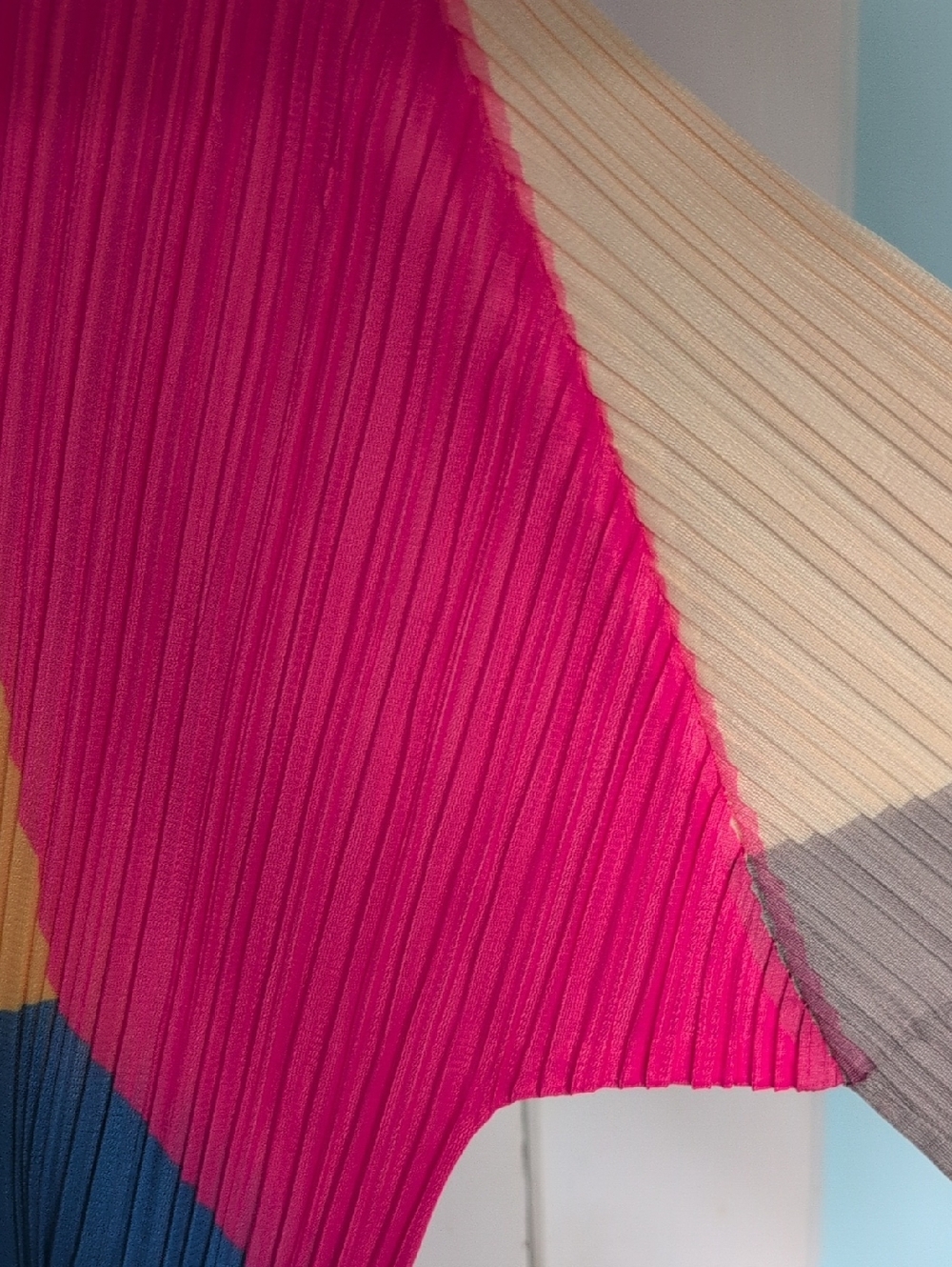 Colorblock Issei Miyaki- Like Pleated Long Sleeve Top - Multicolor Size M - Picture 4 of 6